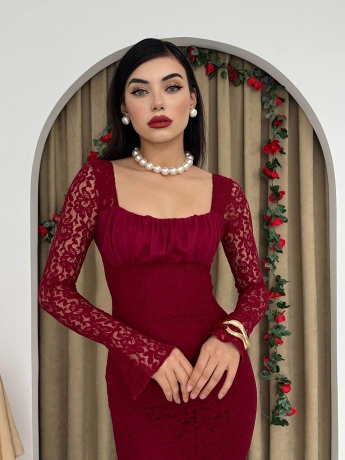 Red velvet cake dentelle dress – Image 2