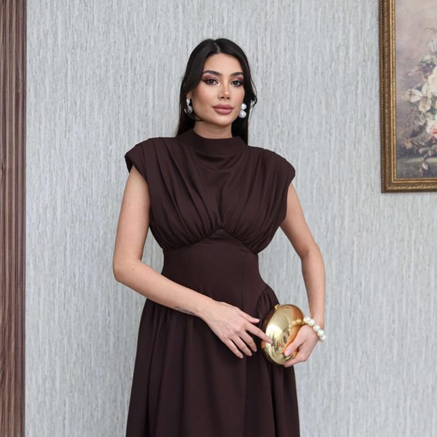 Flawless dress in brown