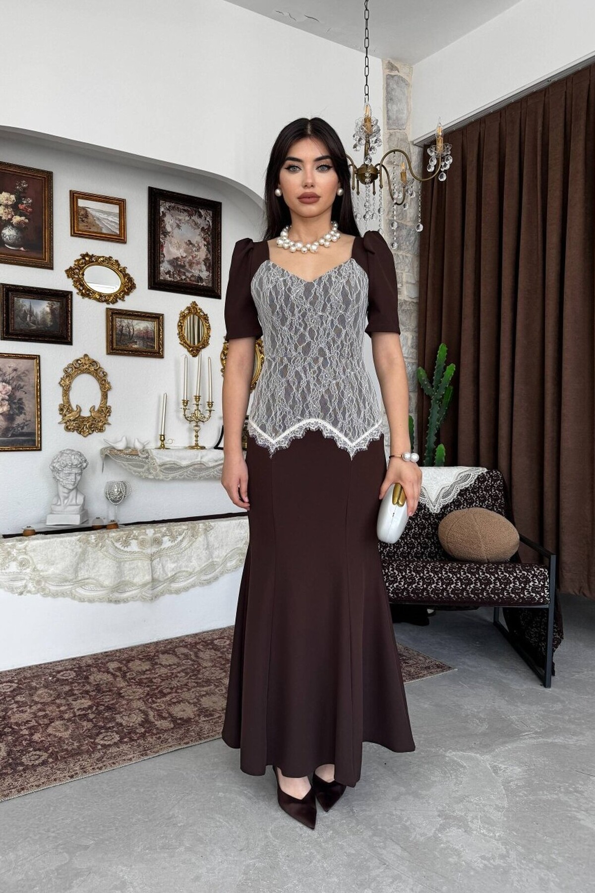Robe Fenn marron detail dentelle