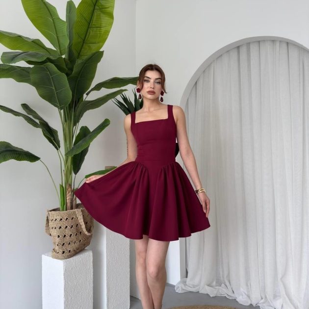 Flora dress in burgundy
