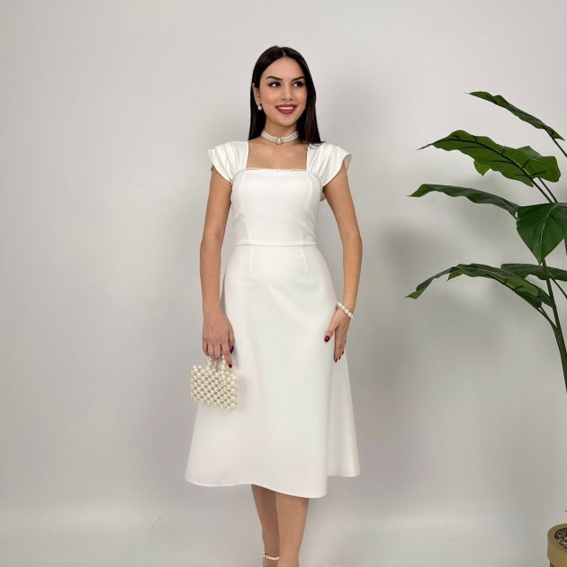 Robe blanche détails perles