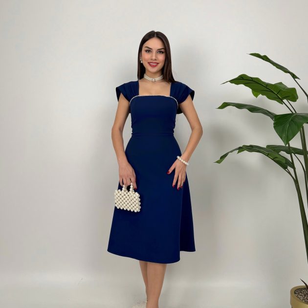 Robe bleu marine détails perles