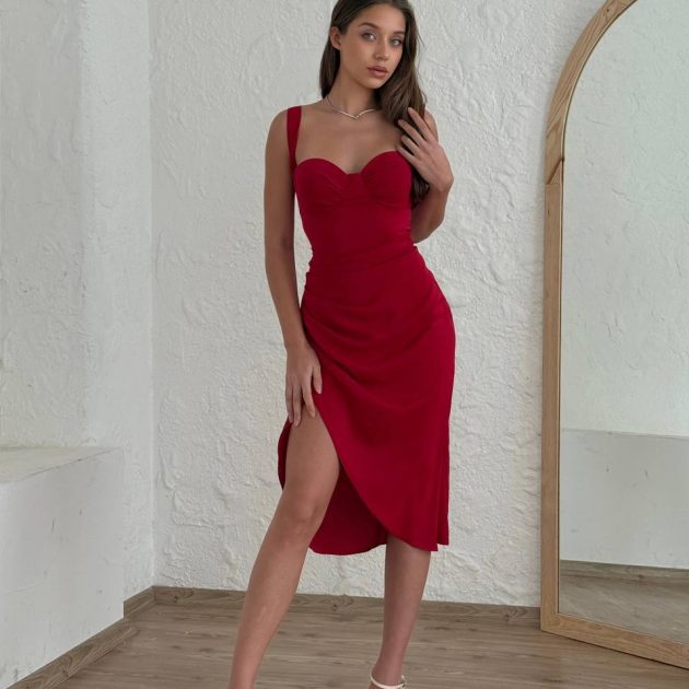 Robe rouge bustier drapé