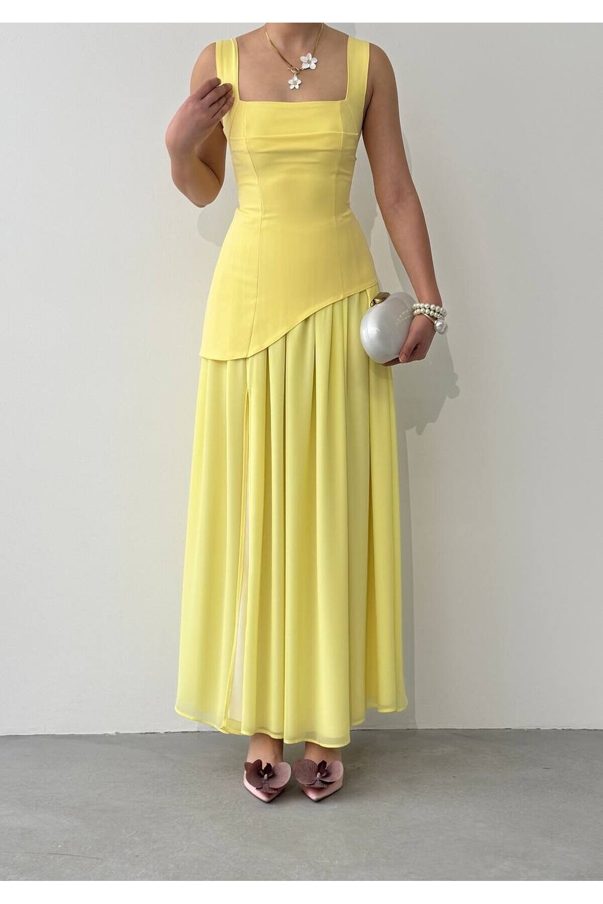 Robe bleu ciel asymétrique plissée – Image 3