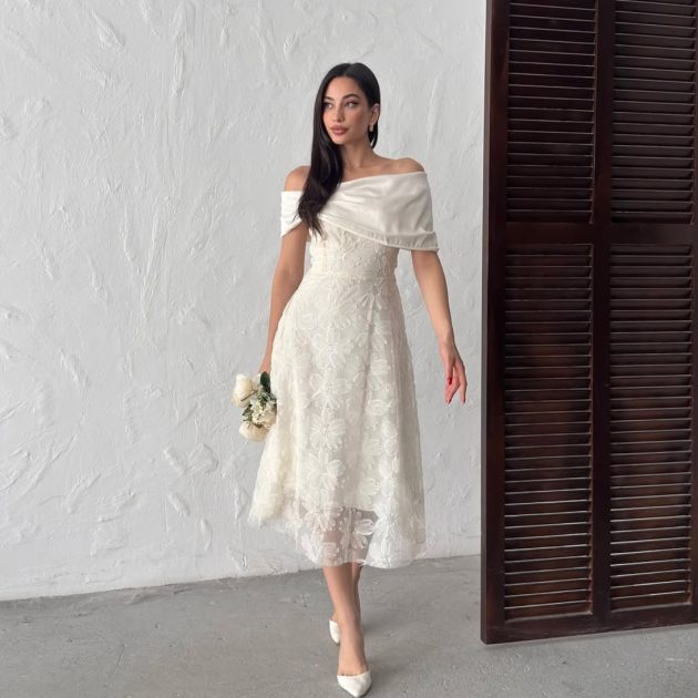 Robe drapée nude broderie florale