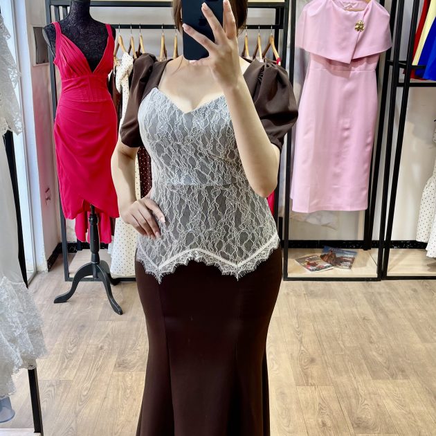 Robe Fenn marron detail dentelle