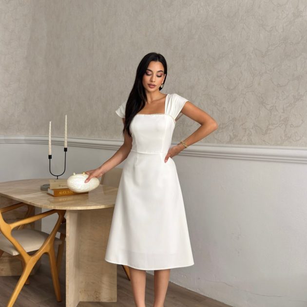 Robe blanche détail perles