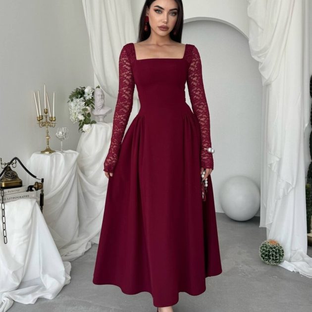 Robe Bordeaux encolure carrée dentelle