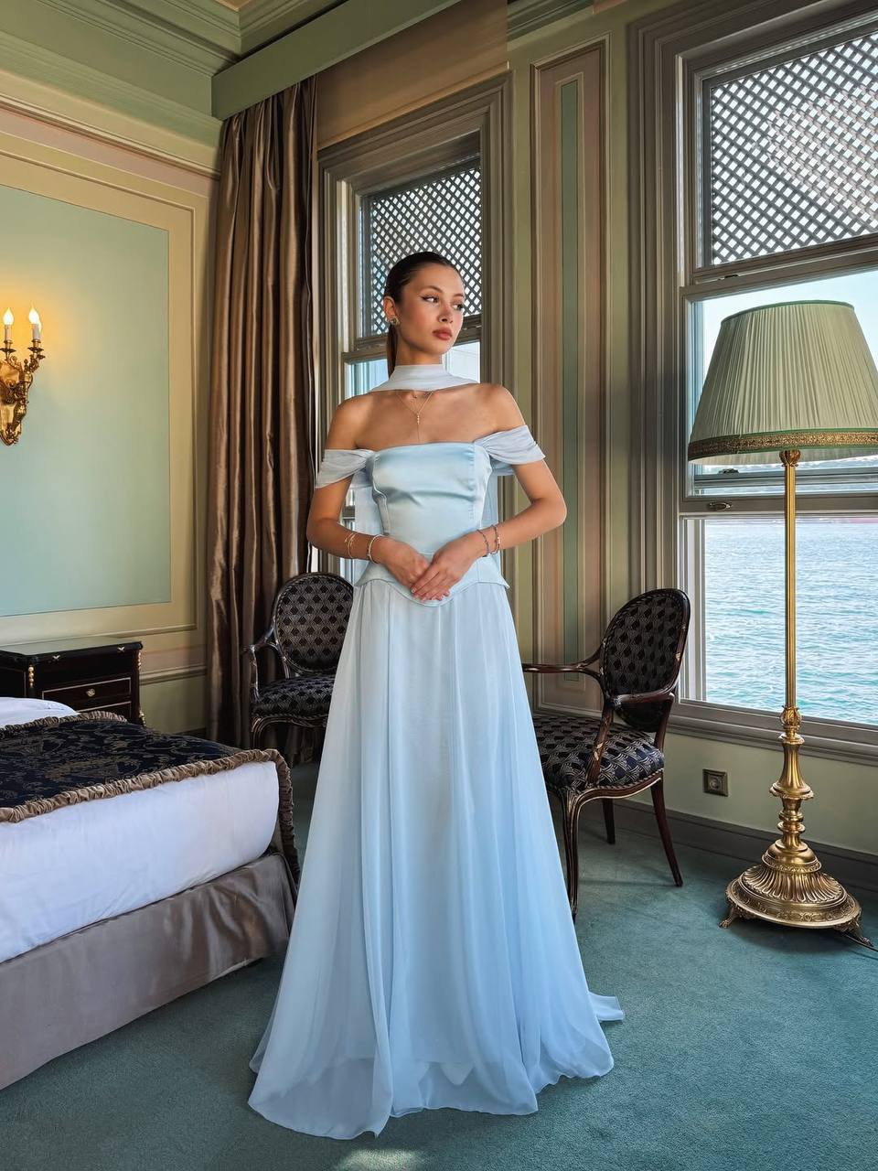 Robe bleu poudré choker