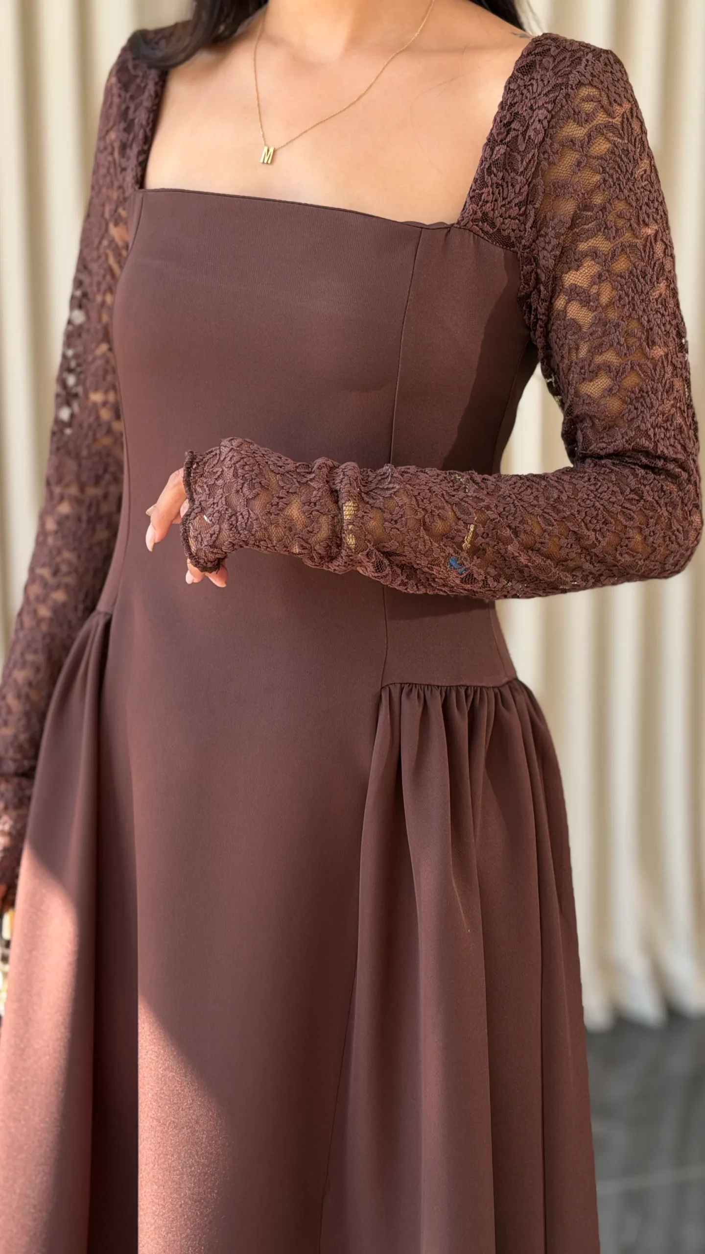 Robe encolure carrée dentelle