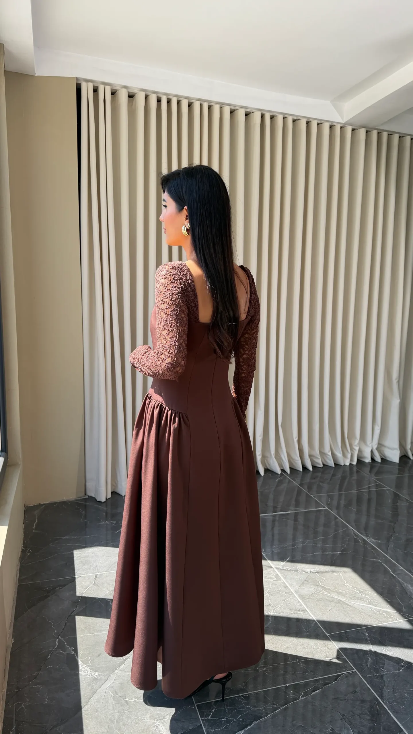 Robe encolure carrée dentelle