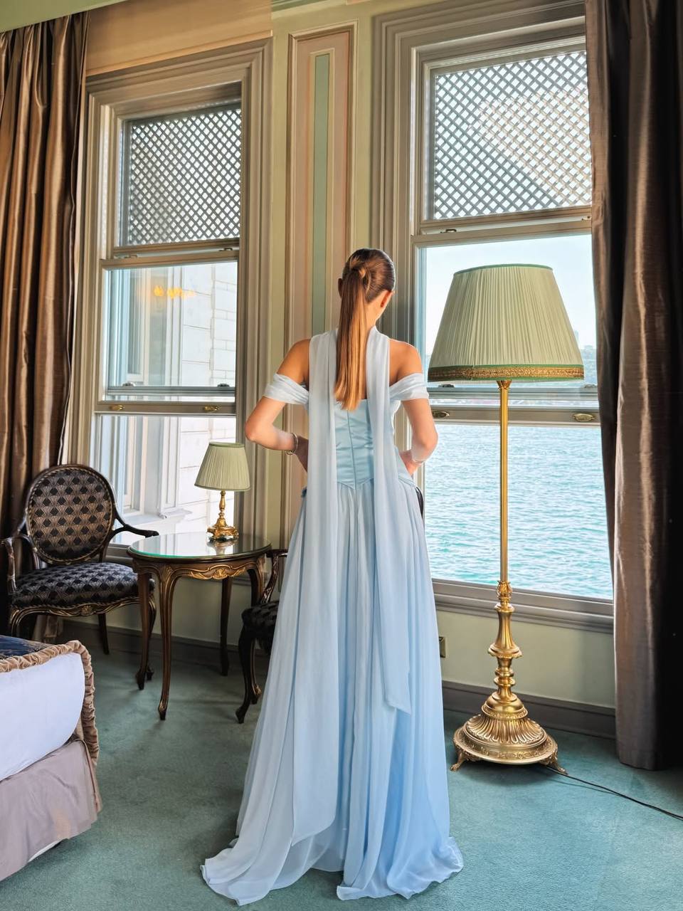 Robe bleu poudré choker – Image 2